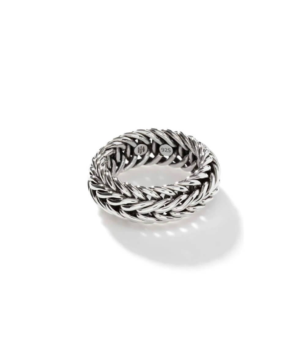 Anillo de plata 925 con diseño trenzado, ideal para complementar cualquier atuendo. Perfecto para ocasiones especiales o uso diario.